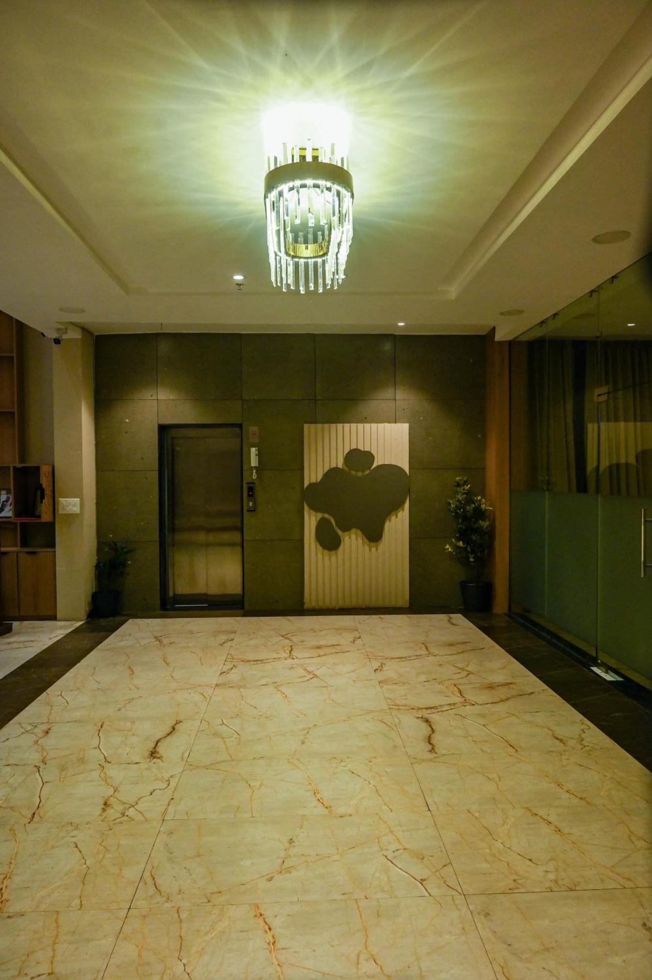 Hotel Maa Bhagwati Palace Khandwa Bagian luar foto